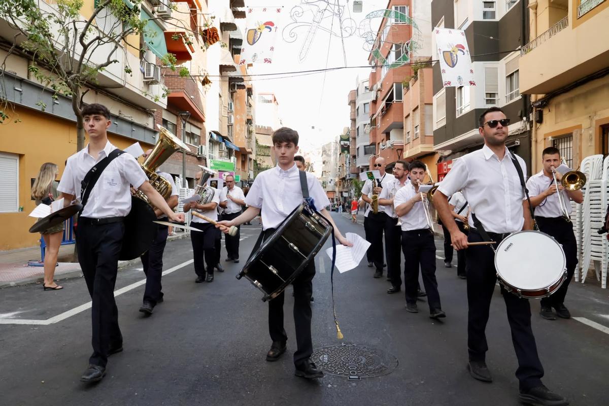 San Blas calienta motores para sus grandes días con la Entrada de Bandas