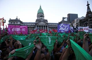 La "marea verde" vuelve a tomar las calles en Argentina en pro del aborto