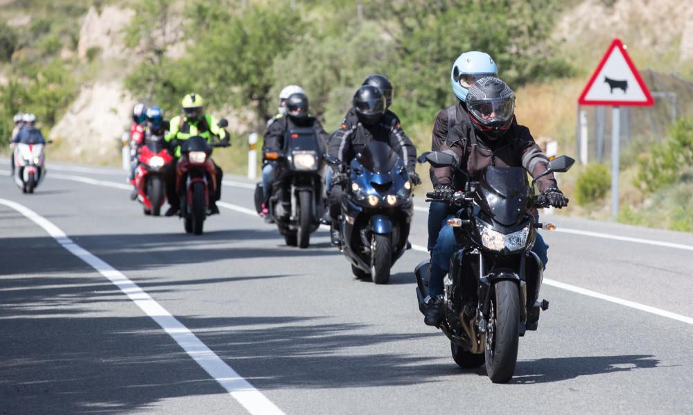 Las aglomeraciones de motoristas en La Carrasqueta obligan a la Guardia Civil a aumentar los controles.