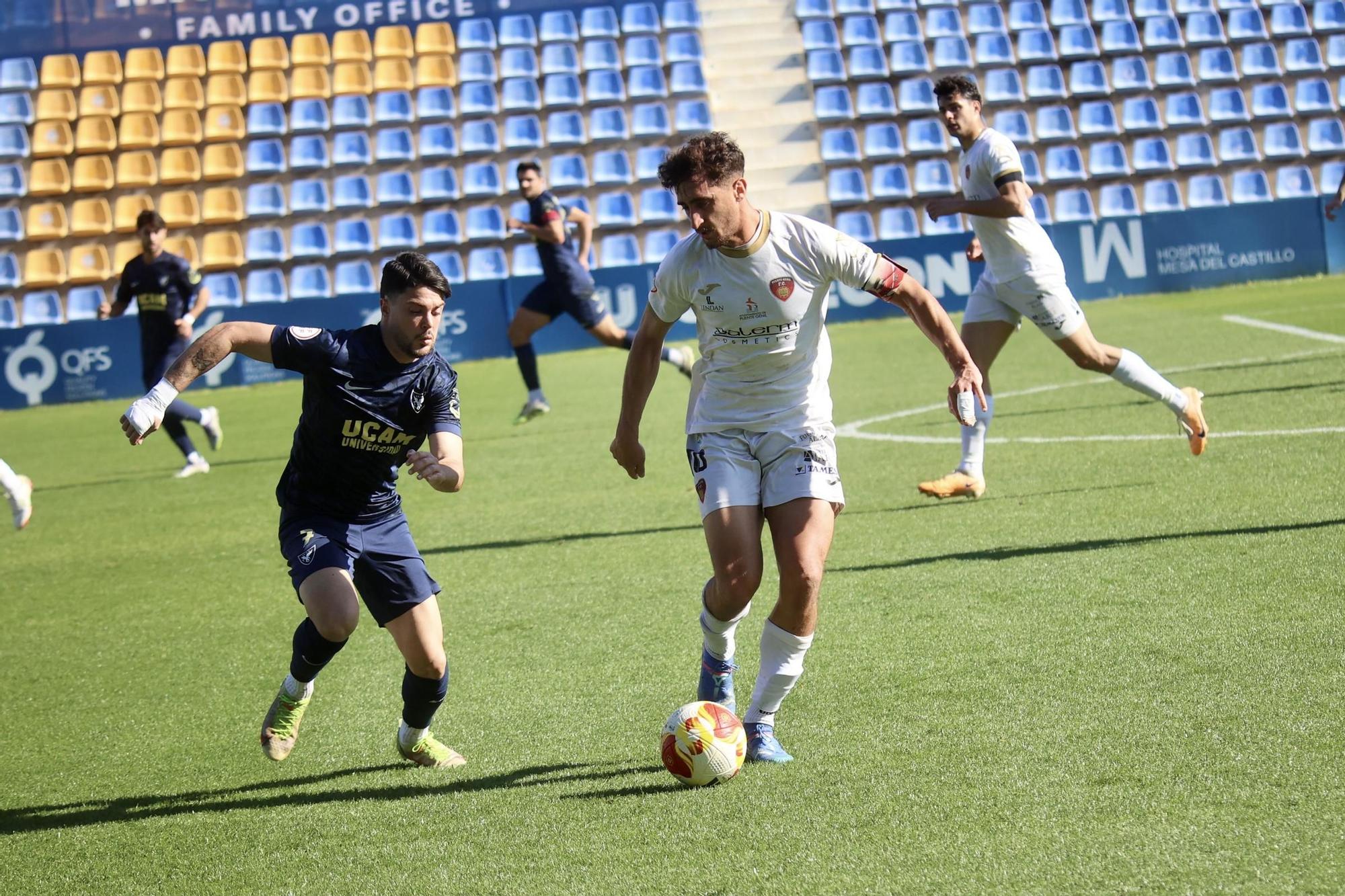 El UCAM Murcia CF contra el Puente Genil en fotos