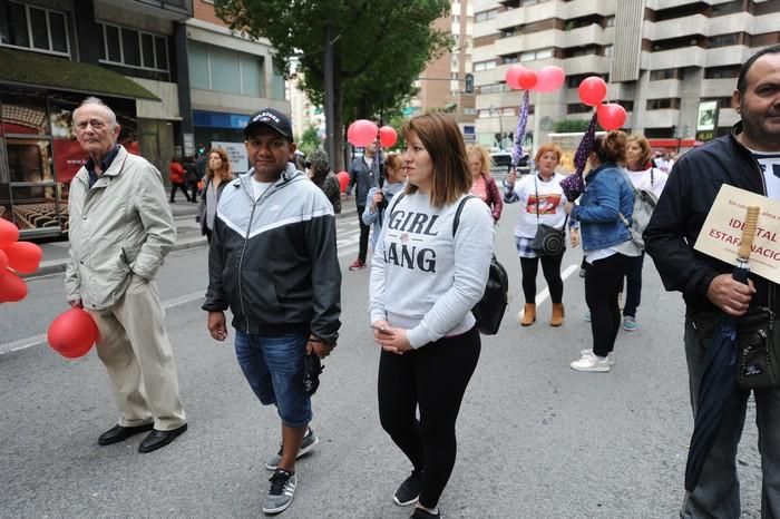 Manifestación de afectados por el cierre de iDenta