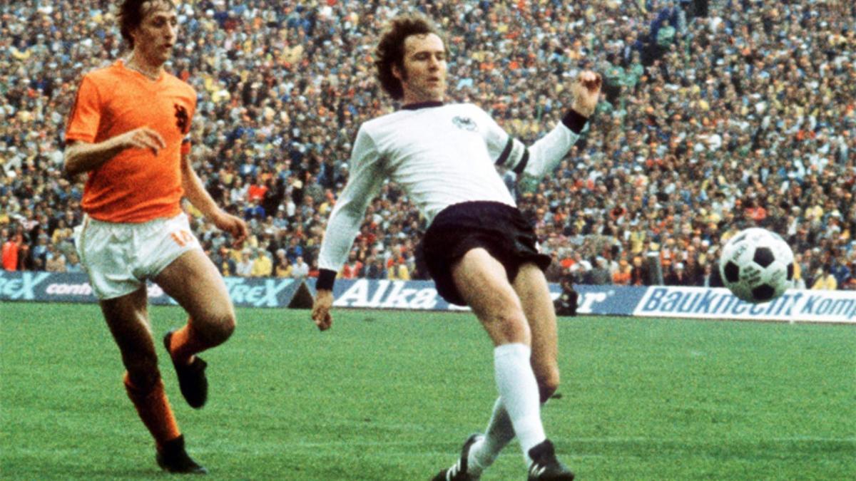 Cruyff y Beckenbauer, en una acción de la final del Mundial de Alemania 1974