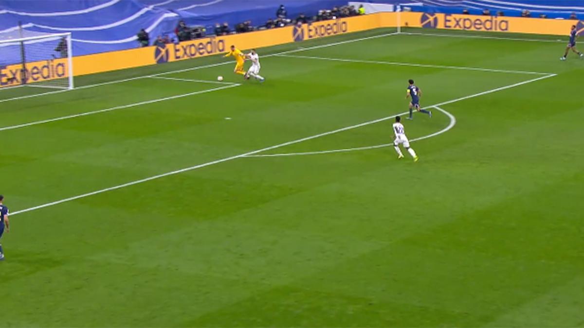 Real Madrid - PSG | El fallo de Donnarumma con los pies que propició el gol de Benzema
