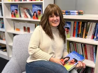 Isabel Arias, escritora: "Nunca deberíamos descuidar a los amigos por tener pareja"