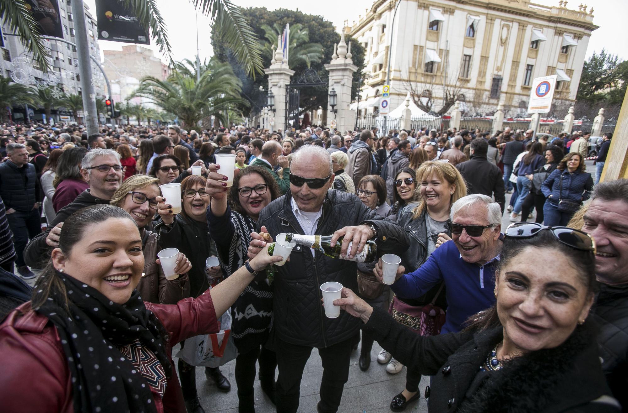 Así fueron las últimas mascletás celebradas en luceros en Nochevieja