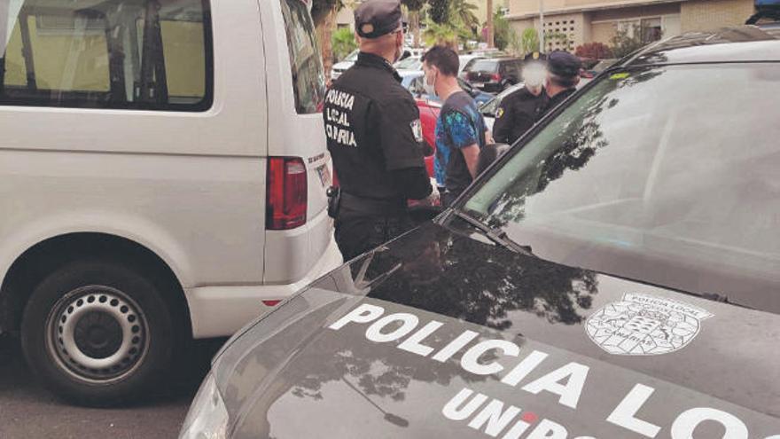 Agentes de la Unipol de la Policía Local de Santa Cruz de Tenerife.