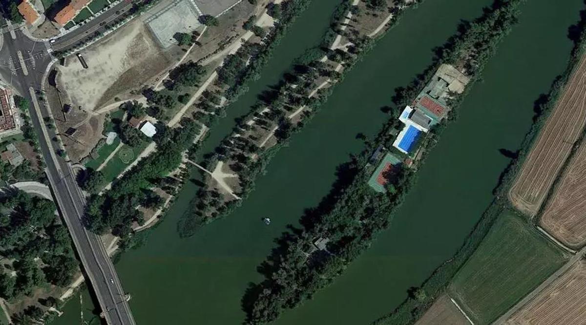 Foto aérea de la Isla en la que se encuentra el Club Náutico de Zamora .