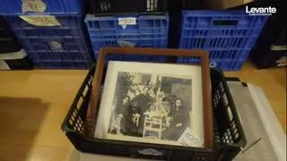 Ochenta mil fotografías rescatadas del barro en la Ribera regresan a sus dueños