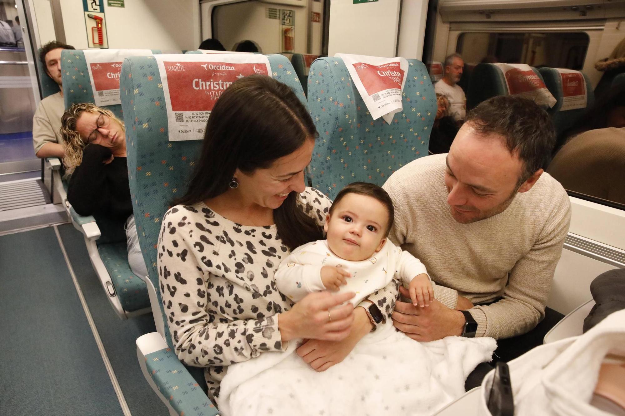 Los asturianos que estrenan el AVE a Madrid: así fue el primer viaje de pasajeros