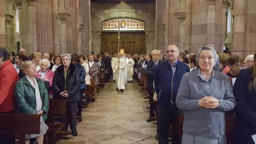 Asistentes al encuentro de voluntarios de Cáritas en Covadonga.