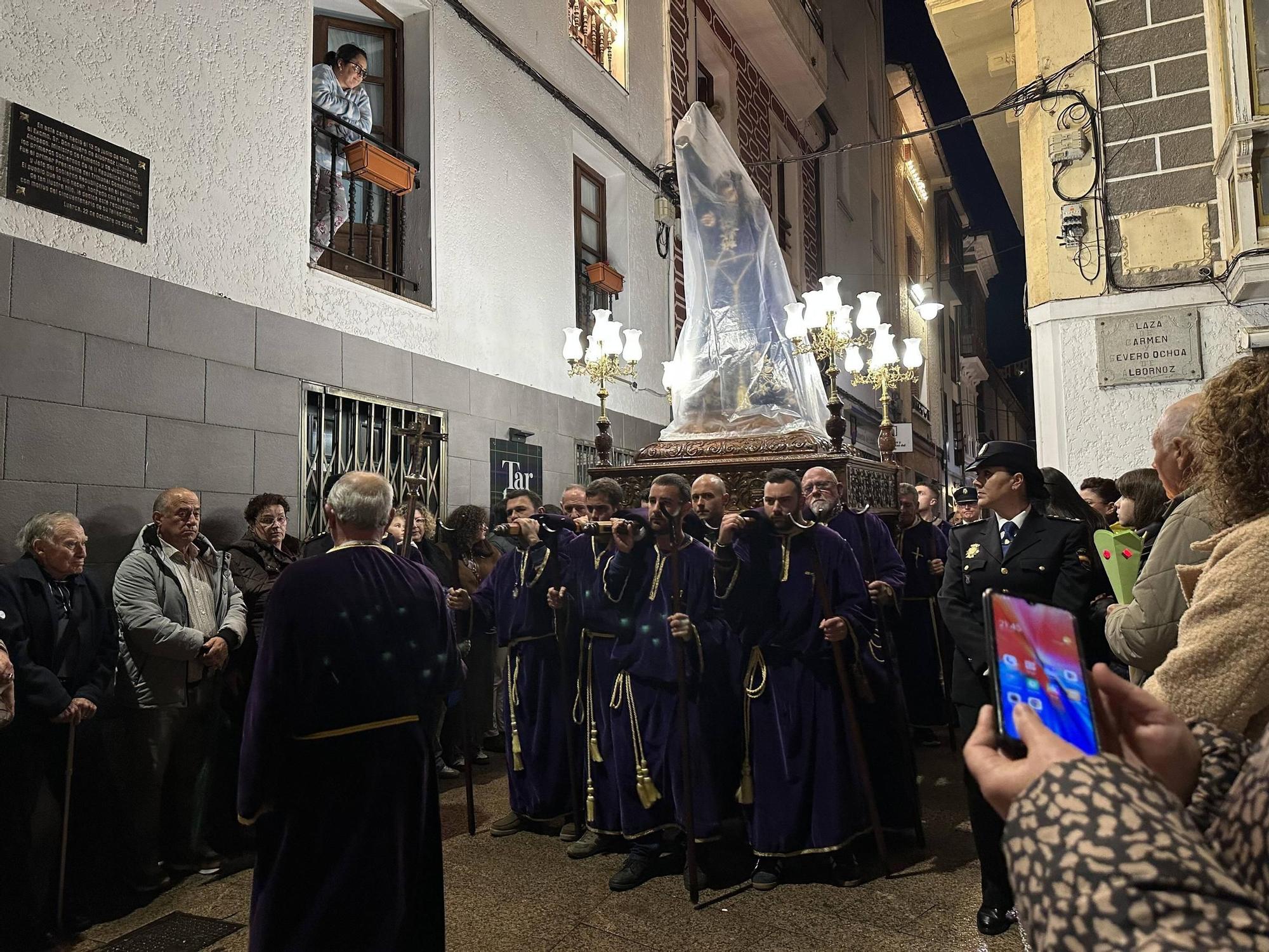 EN IMÁGENES | La envolvente procesión del Nazareno en Luarca