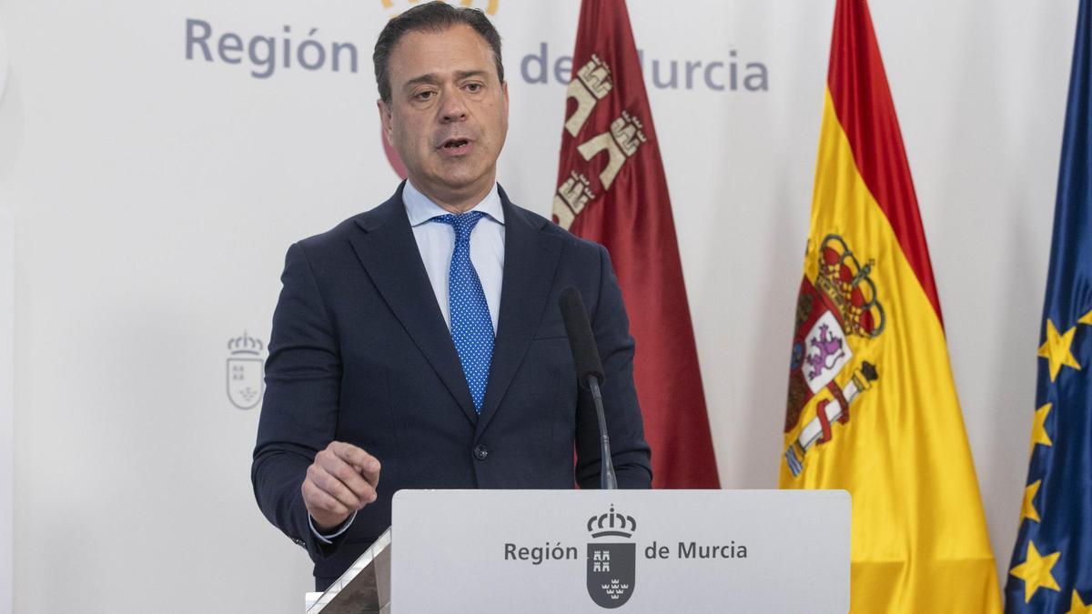 El portavoz del gobierno regional, Marcos Ortuño, ofrece una rueda de prensa tras el Consejo de gobierno, este jueves