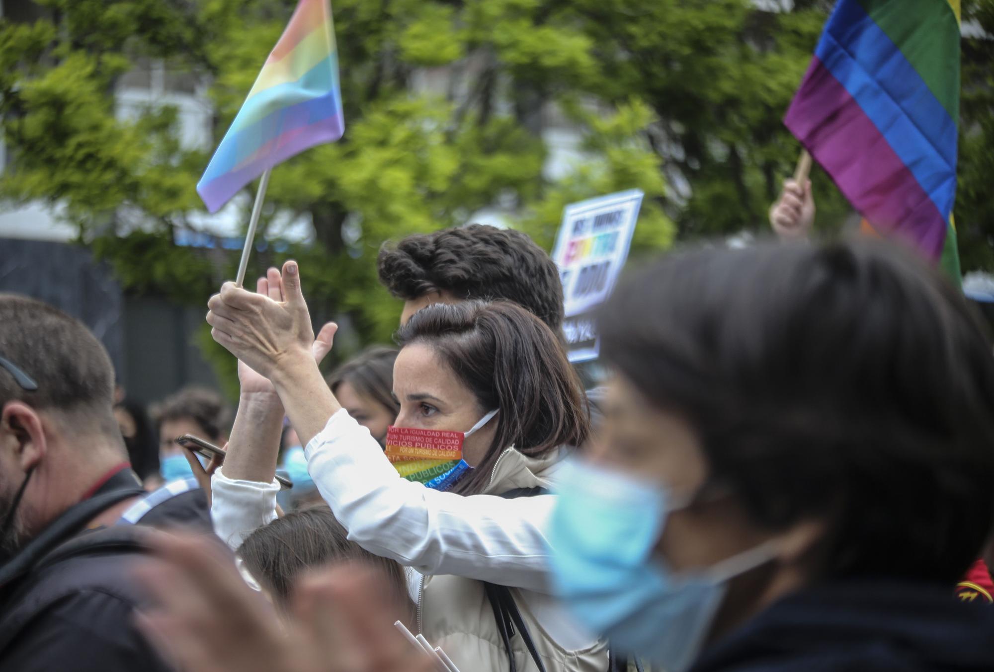 Concentración en contra de la agresión homófoba en el monte Tossal de Alicante