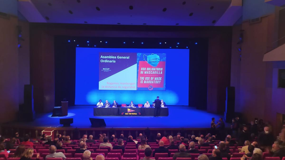 Asamblea de socios del Real Club Náutico de Palma celebrada la tarde del lunes en el Auditòrium