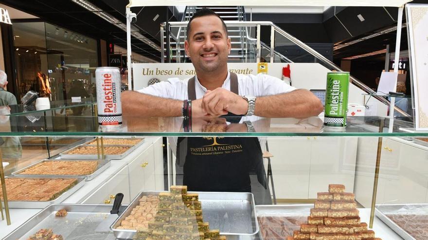 La pastelería palestina de A Coruña que en 4 meses ya ha llegado a la sede de Inditex y al mercado de Navidad de María Pita: "No esperaba tanto"
