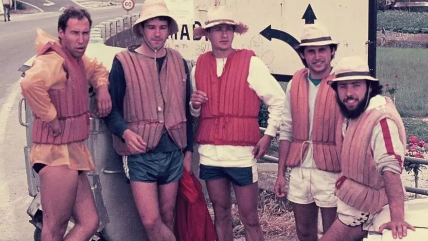«O río que nos move»: la aventura de los cinco jóvenes que, en 1985, recorrieron en canoa los 317 kilómetros del Miño
