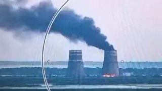 Zelenski acusa a las tropas rusas de provocar un incendio en la central nuclear de Zaporiyia