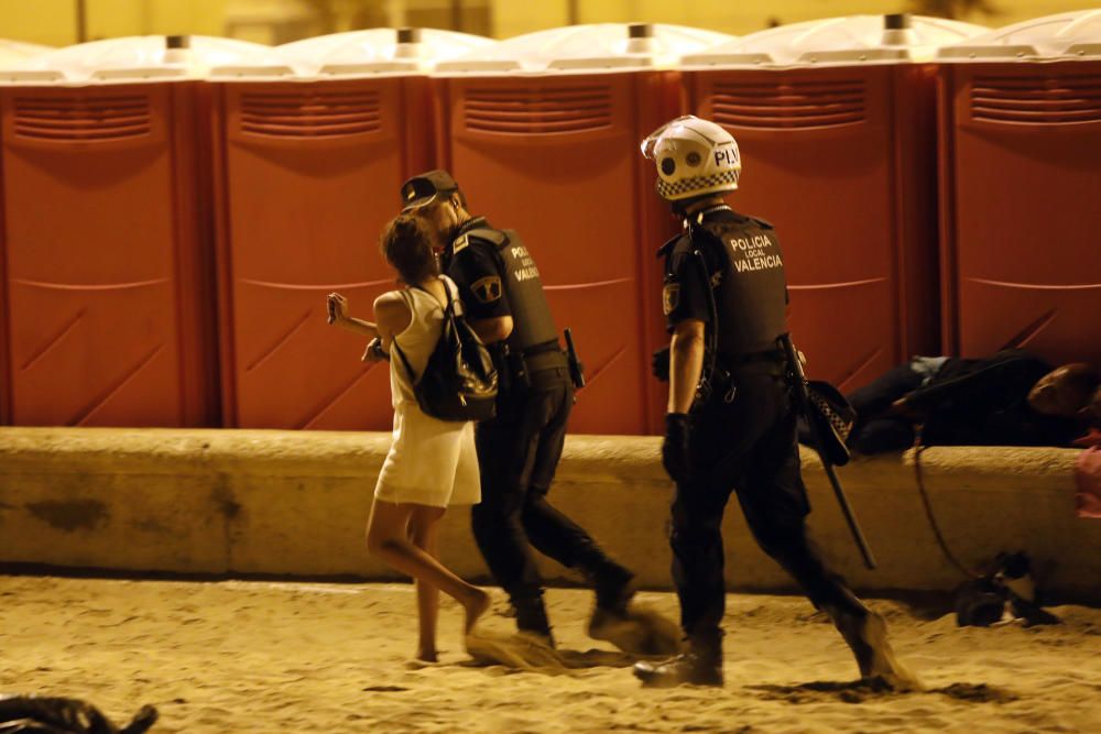 Recogida de residuos en la noche de San Juan en València