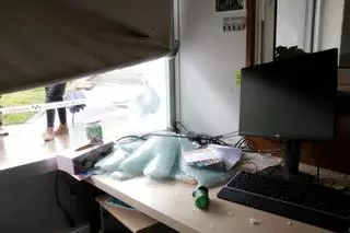 Assalten i destrossen el centre cívic de Font de la Pólvora