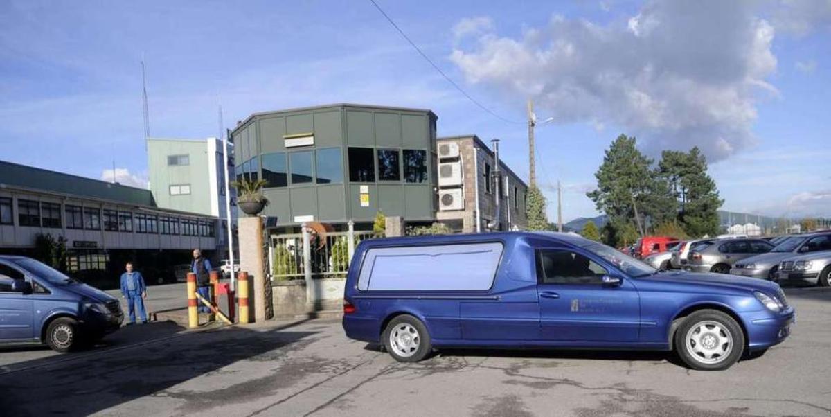 Investigan si un fallo en la grúa provocó la caída que mató a dos operarios en Valga