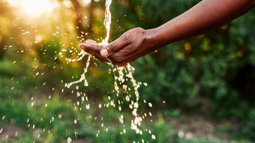El valor del agua: elemento de vida y arma contra la pandemia