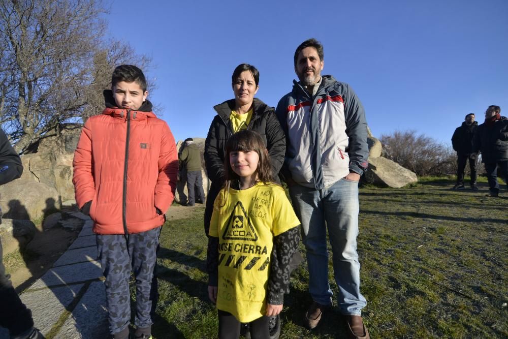 Los trabajadores de Alcoa de Asturias parten hacia Madrid a una manifestación contra el cierre de la fábrica