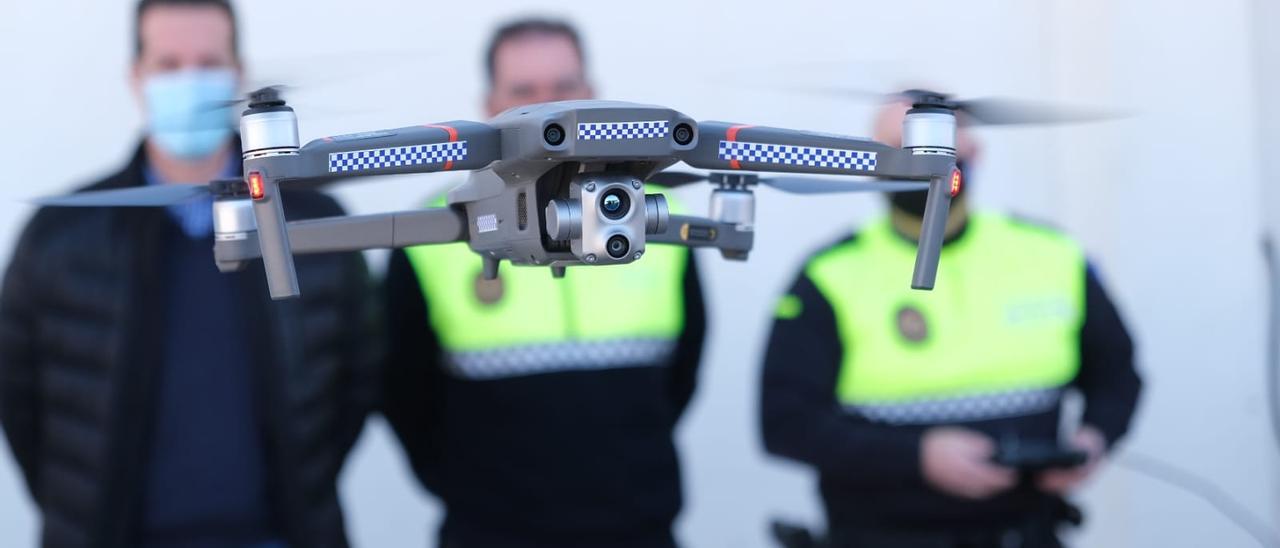 Uno de los drones adquiridos por la Policía Local de Elda.