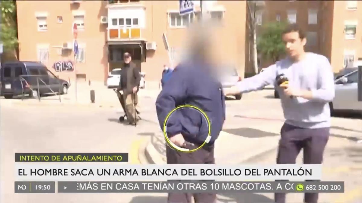 Un home amenaça un reporter de Telemadrid amb una navalla: «Filma la teva mare»