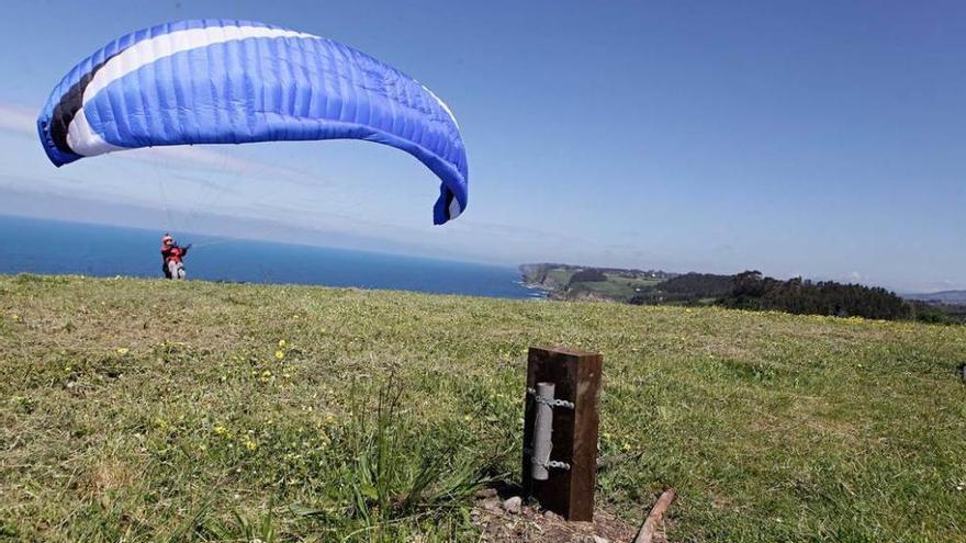 Parapente en la Colina del Cuervo.