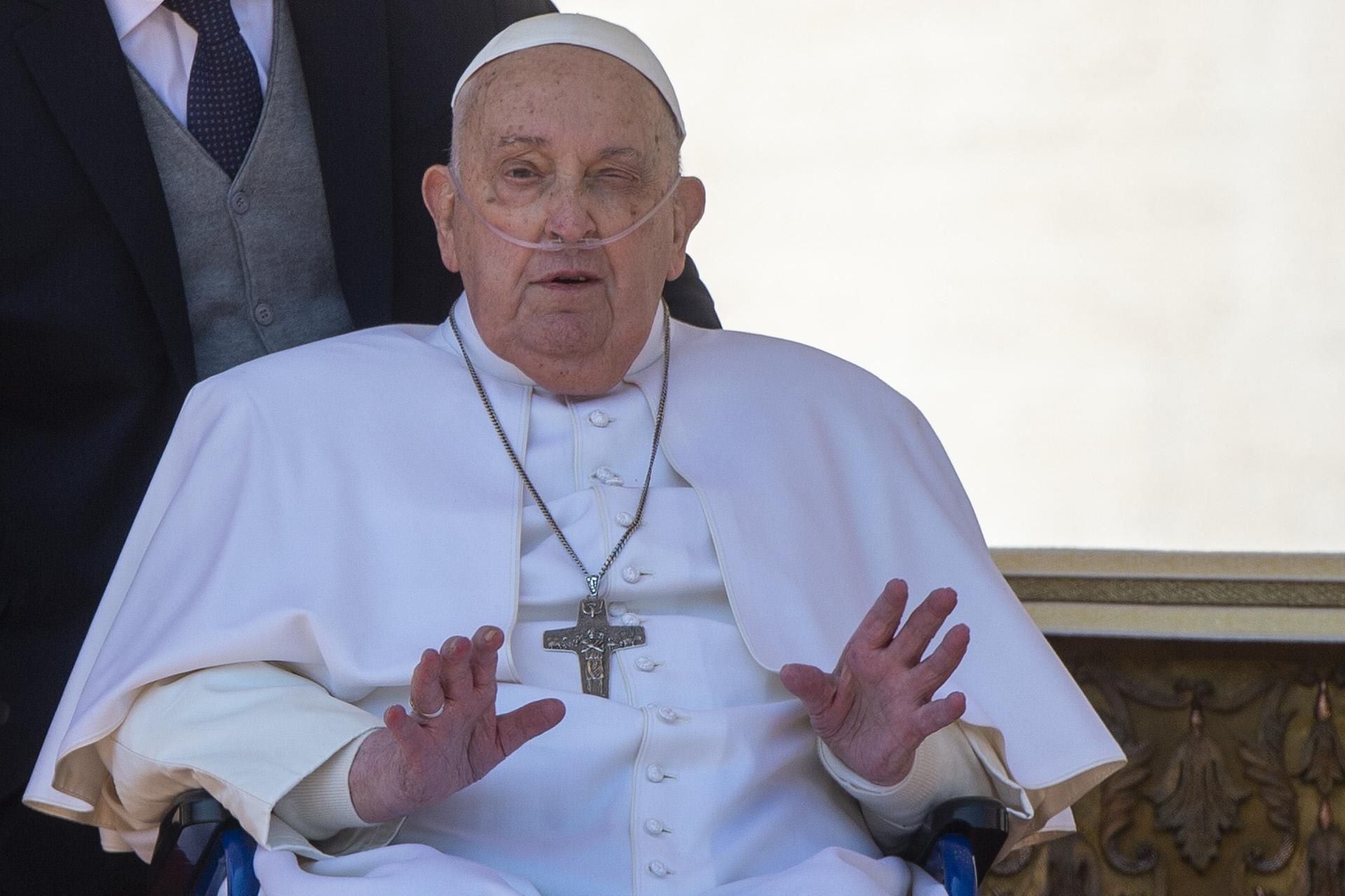 El Papa Francisco necesitaba de respirador tras pasar por graves crisis respiratorias