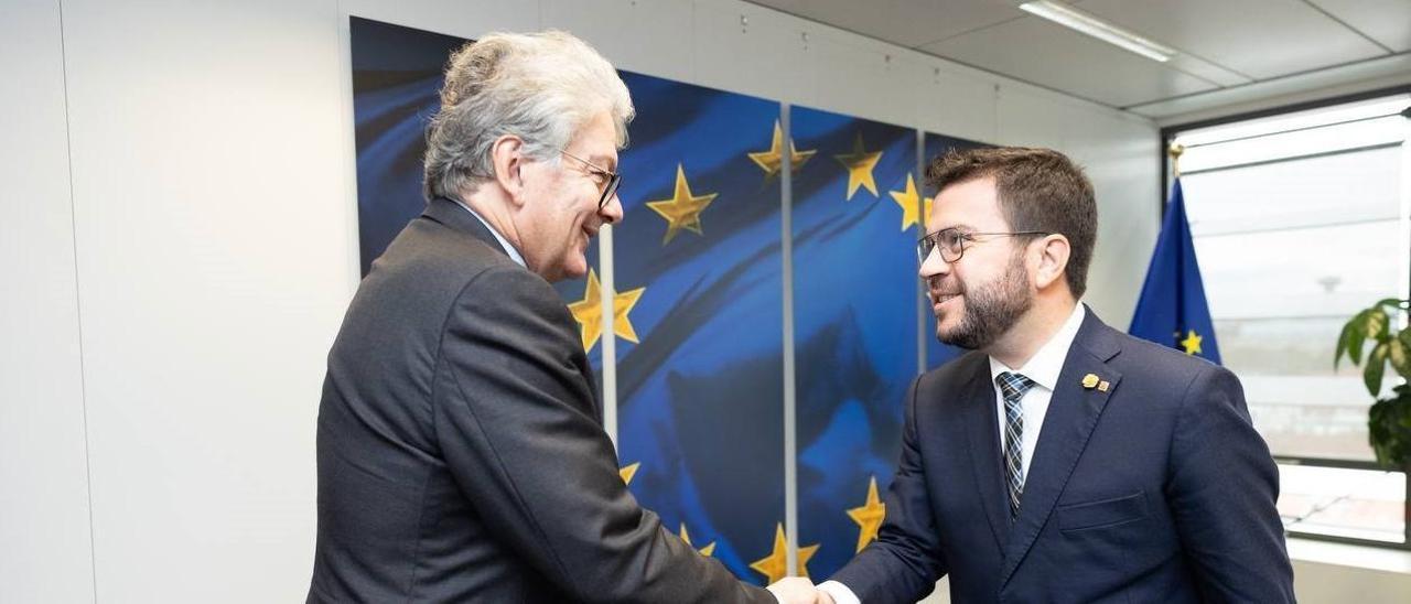 El comisario de Mercado Interior de la UE, Thierry Breton, y el president de la Generalitat, Pere Aragonés.