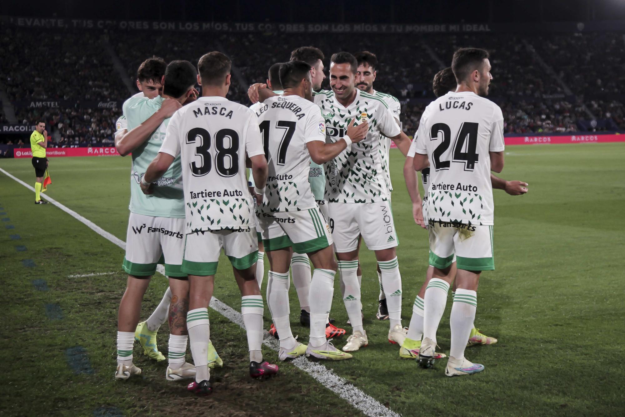 EN IMÁGENES: Así fue el encuentro entre el Real Oviedo y el Levante