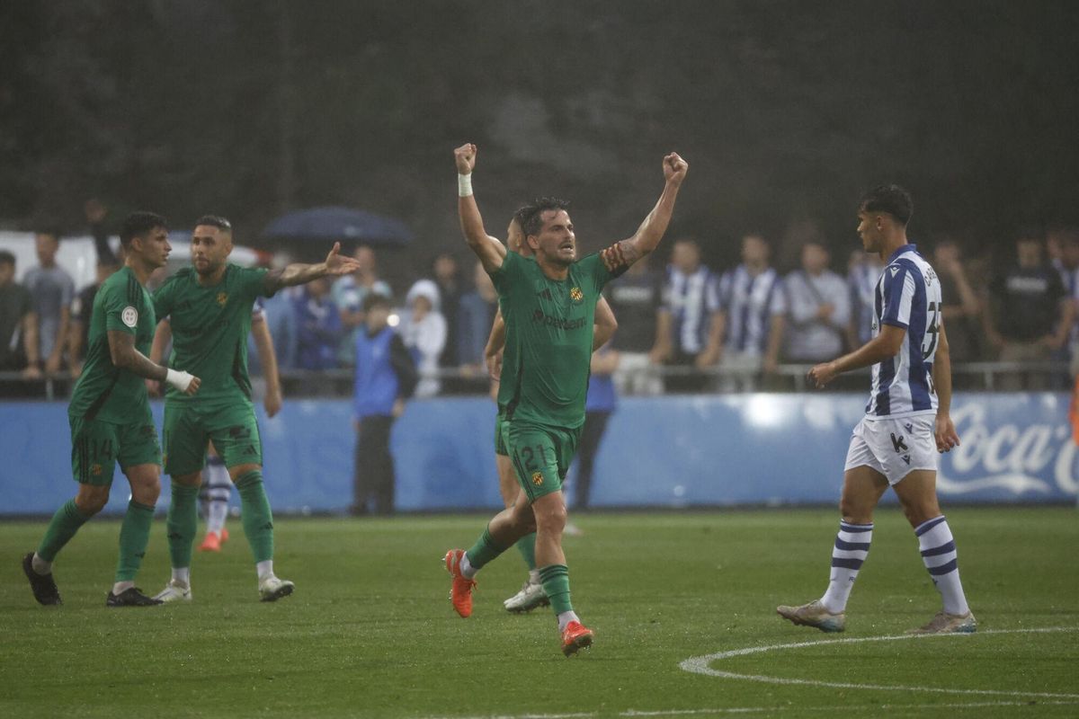 Joan Oriol festeja el gol de penalti que significaba el momentáneo 0-2.