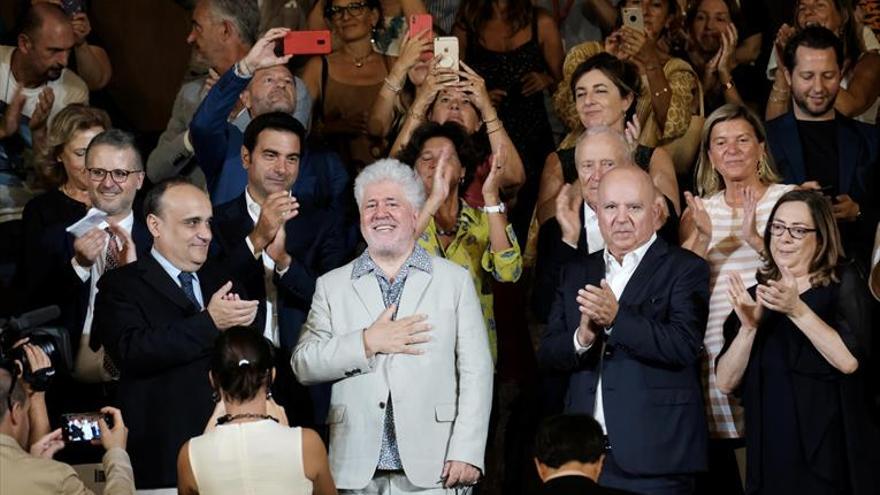 Almodóvar se quita la espina al recibir el León de Oro honorífico