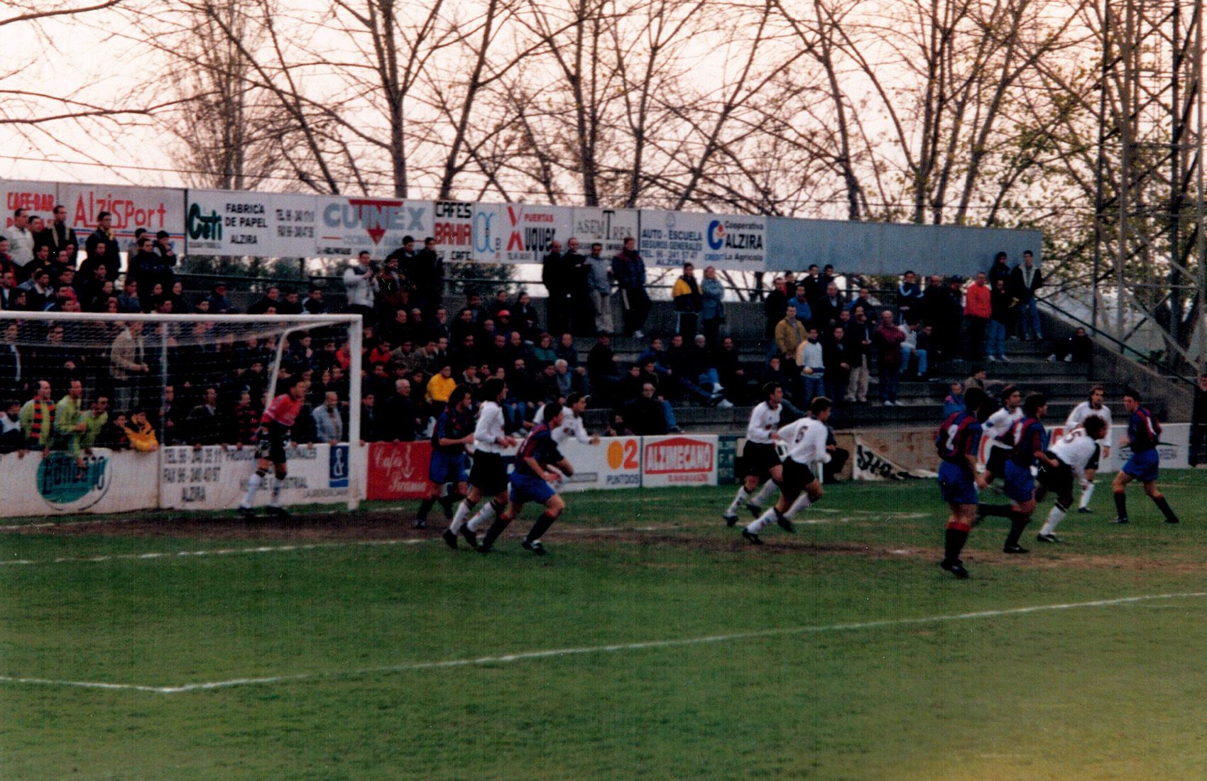 Repaso en imágenes a los 50 años del estadio Luis Suñer de Alzira