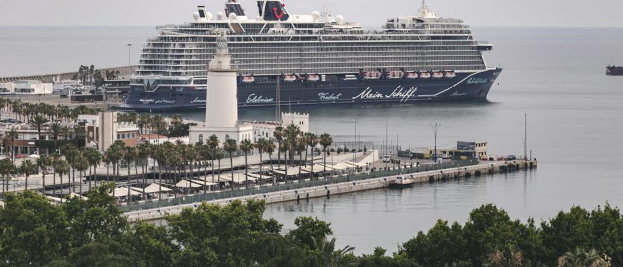 Panorámica del Puerto de Málaga. | LEVANTE-EMV