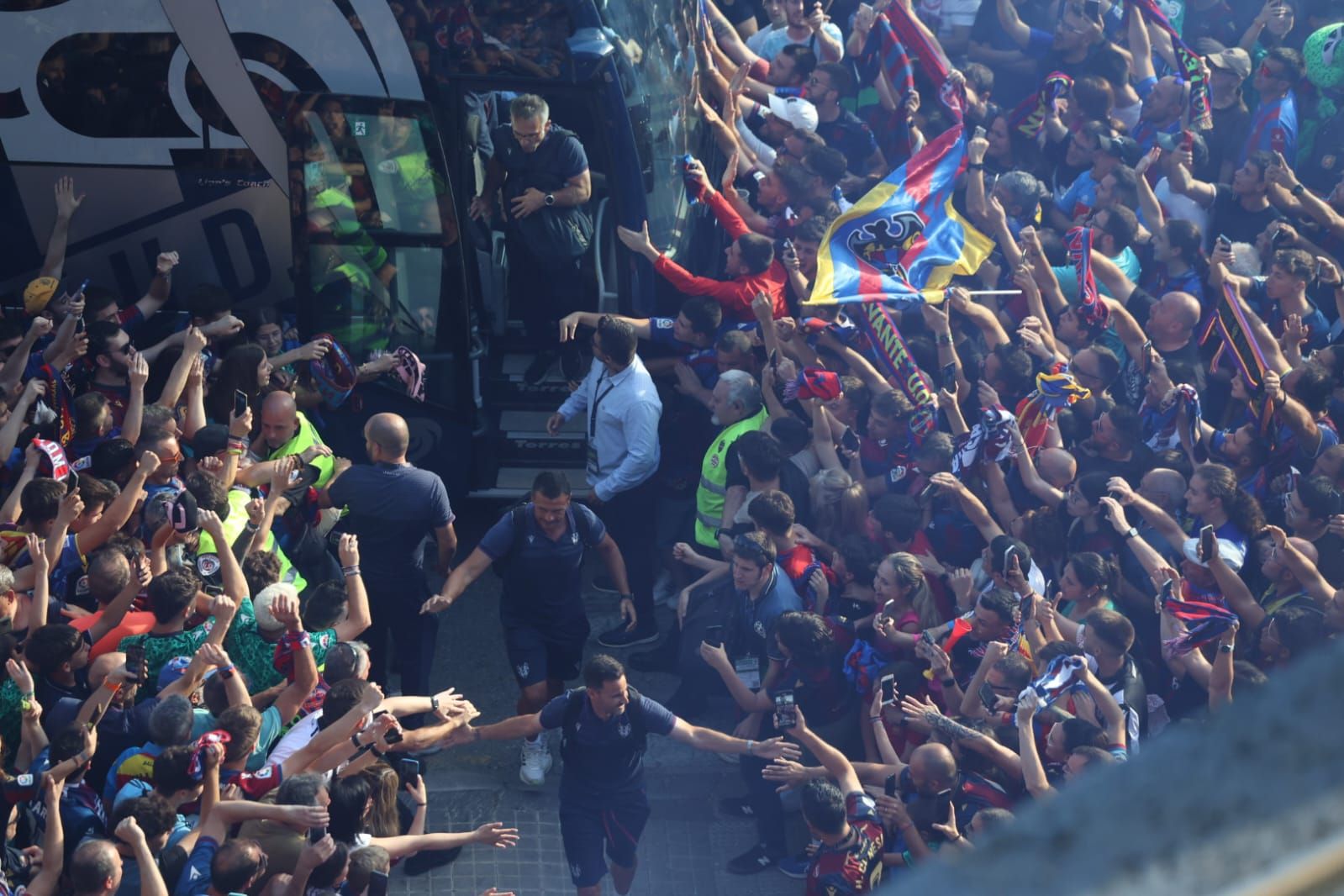 Recibimiento del Levante UD en el Ciutat de València