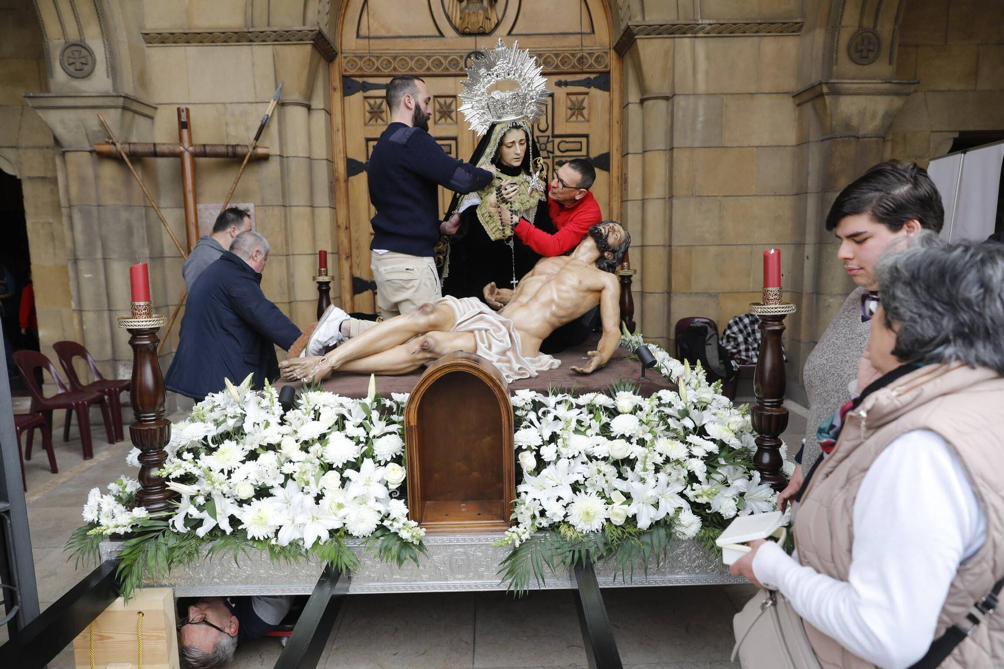 El ambiente en Gijón por Semana Santa, en imágenes