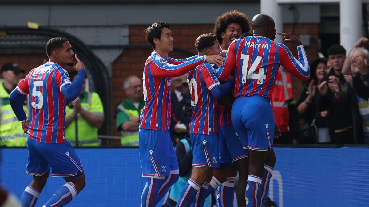 Los jugadores del Crystal Palace, celebrando el gol de Sarr
