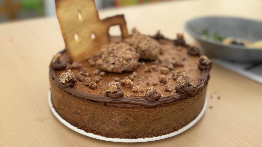 El castillo más dulce: una particular tarta con ingredientes locales gana el premio al mejor postre quesero en Salas
