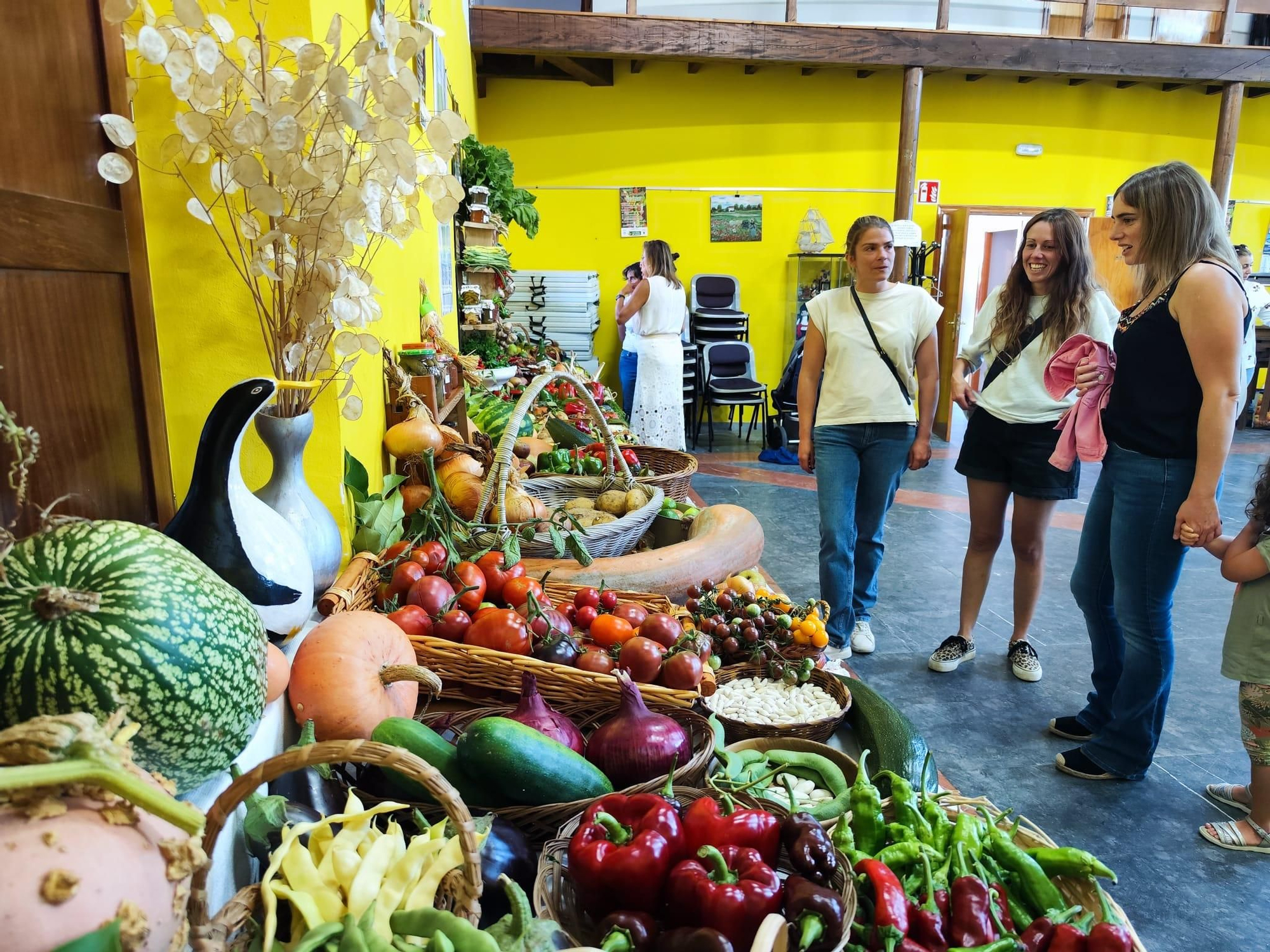 Quintes, entre hortalizas y plantas en una nueva exposición de la huerta