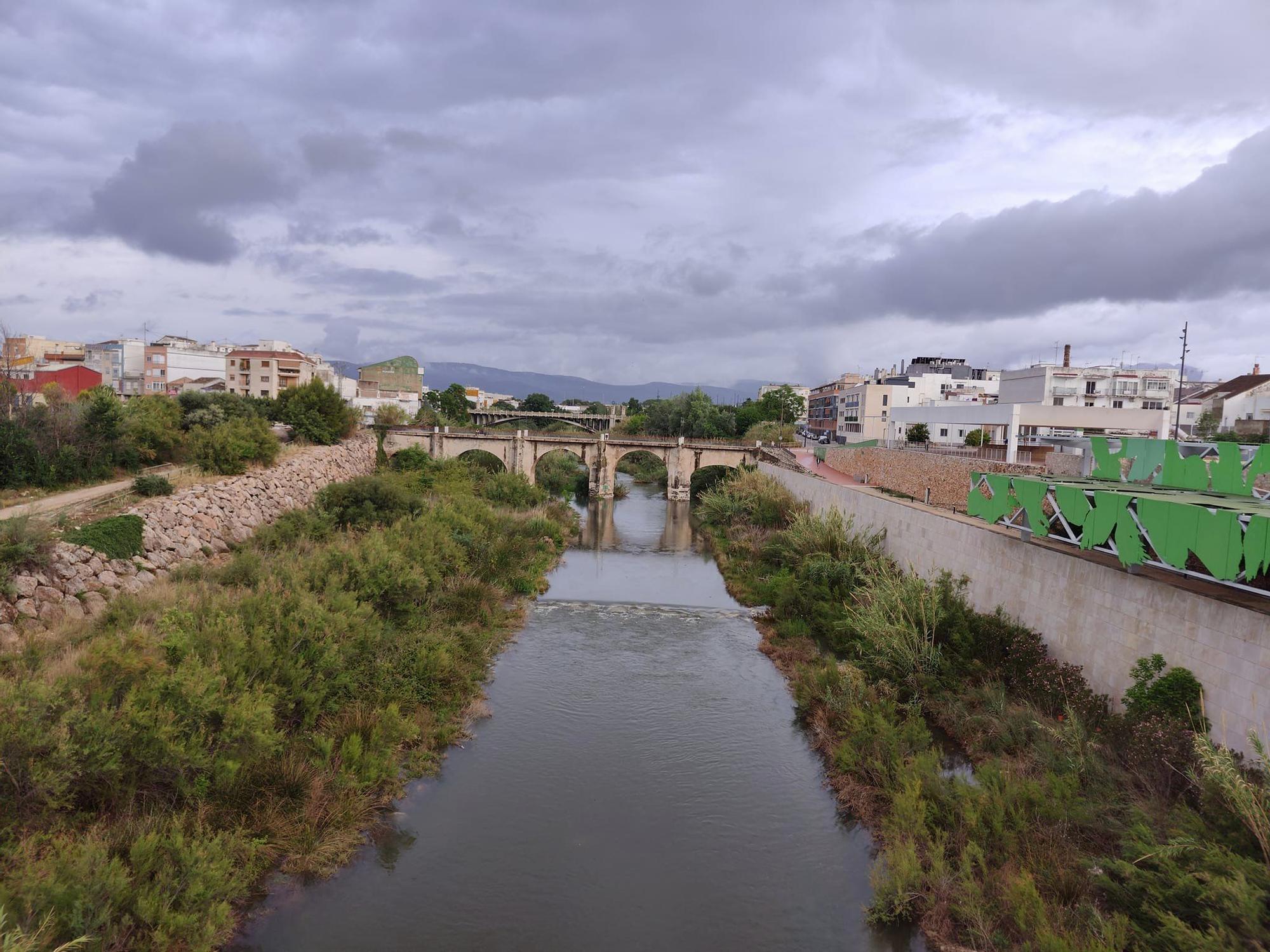 Así baja el río Serpis en Gandia tras las intensas lluvias