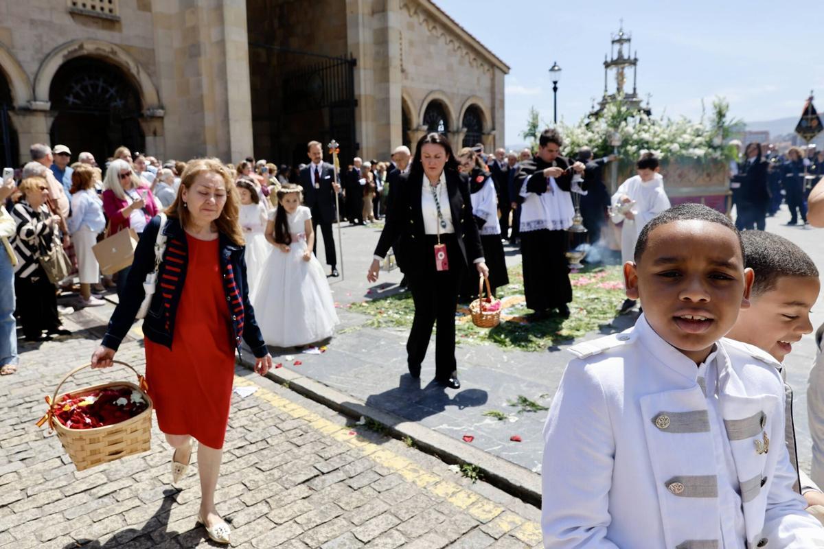 En imágenes: Gijón se anima con el Corpus Christi en plena fiebre por León XIV En imágenes: Gijón se anima con el Corpus Christi en plena fiebre por León XIV