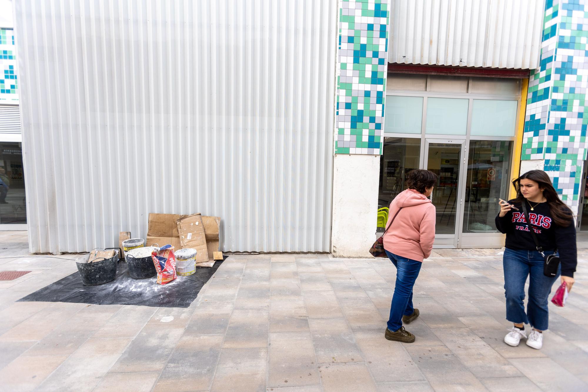 El mercado de Carolinas inaugurado sin acabar