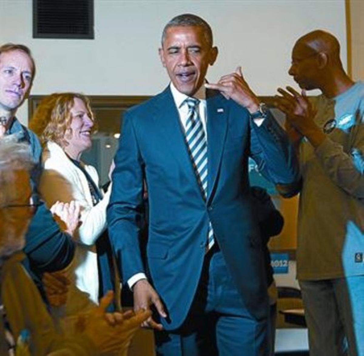 Obama, amb els voluntaris de la seva campanya, ahir a Chicago.