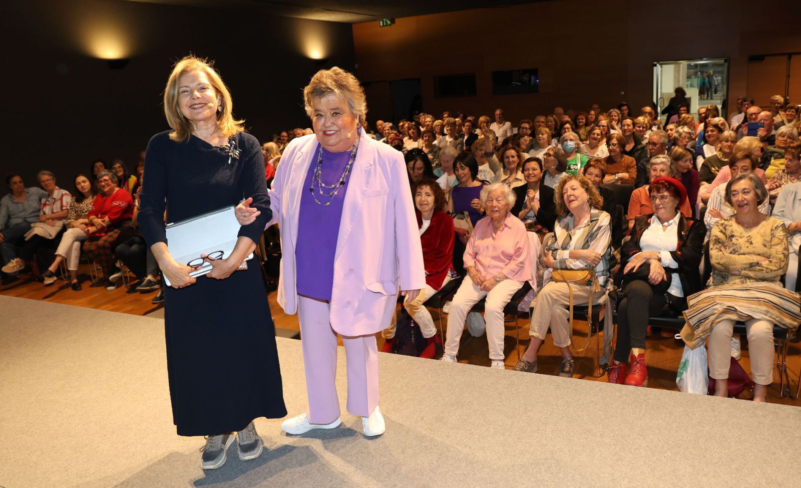 Cristina Almeida en el Club FARO: “La Constitución también tuvo madres, no  solo padres”