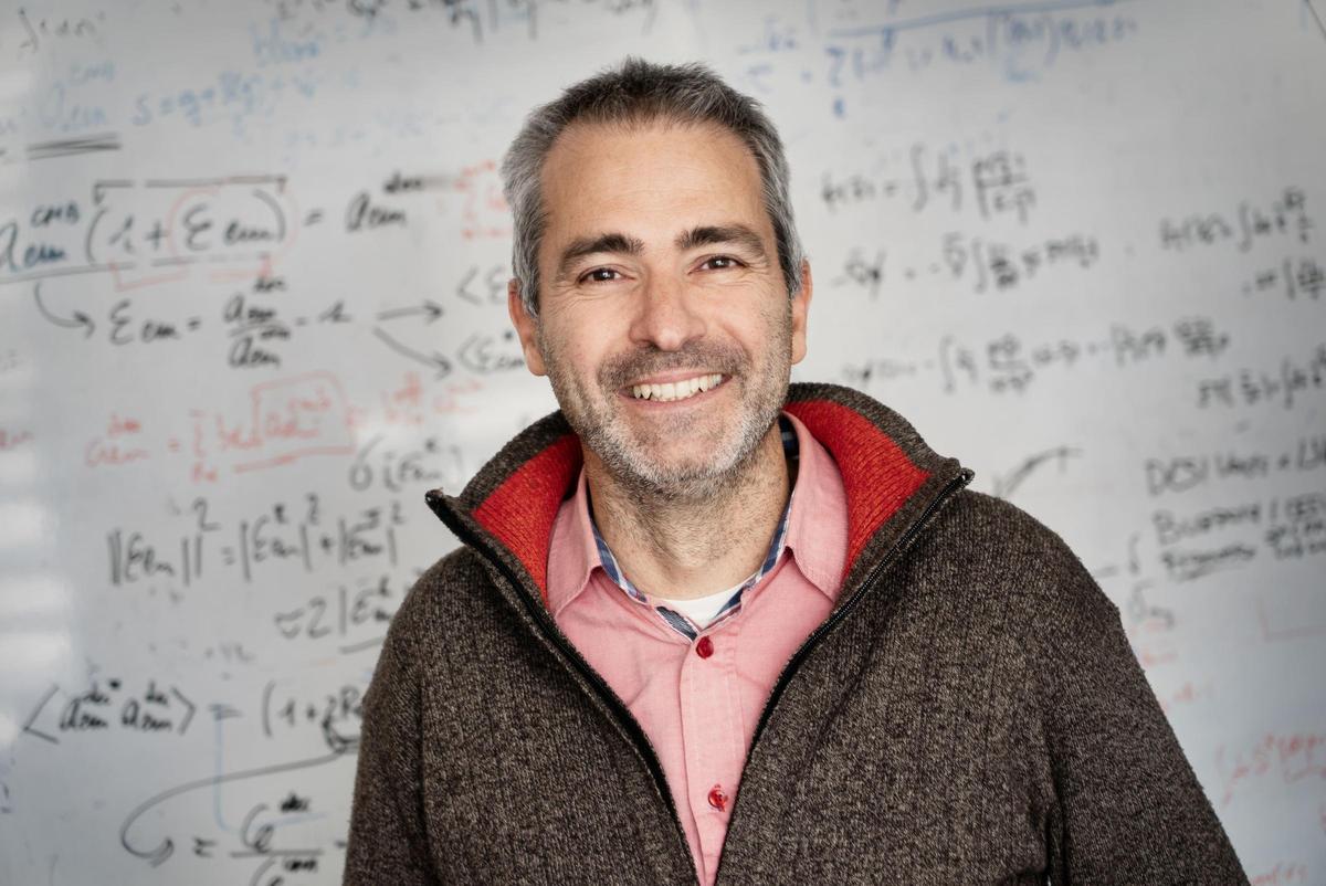 El científico Carlos Hernández Monteagudo en el Instituto Astrofísico de Canarias
