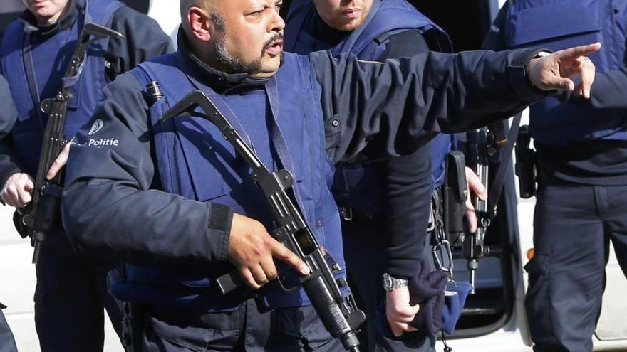 Un tiroteo en Bruselas durante un registro relacionado con los atentados de París