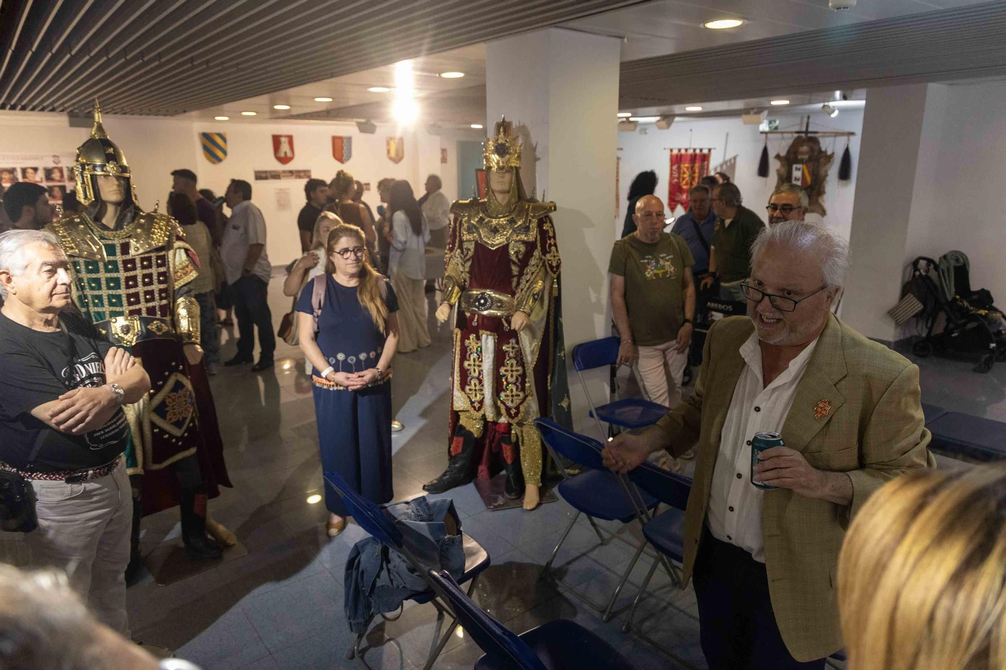 La Fila Navarros de San Blas expone sus 50 años de historia en el Club Información.