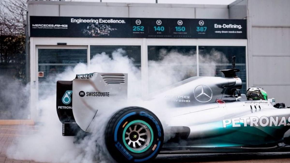 Mercedes despidió su exitoso motor híbrido con una exhibición en su sede de Brackley